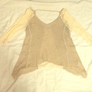 1/4 sleeve Hollister flowy top!